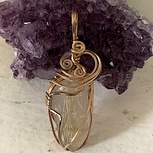 GOLD WRAPPED RUTILATED QUARTZ PENDANT - Picture 2 of 3